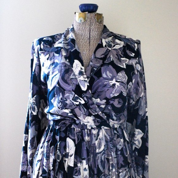 Long Sleeved Grey, White & Blue Floral Dress - Picture 2 of 10